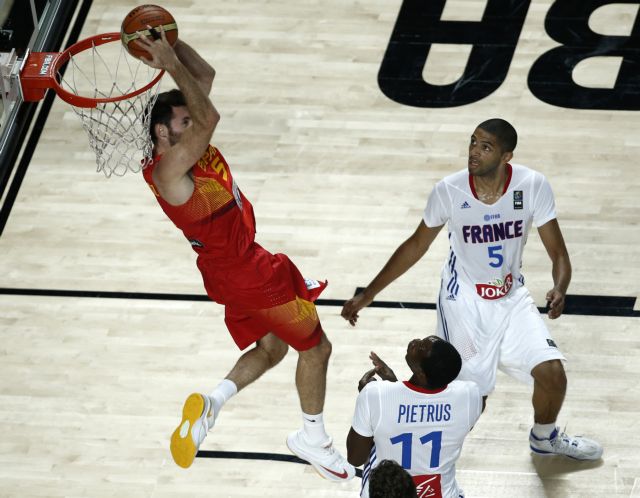 Στη κορυφή… από τον καναπέ ο Ρούντι Φερνάντες